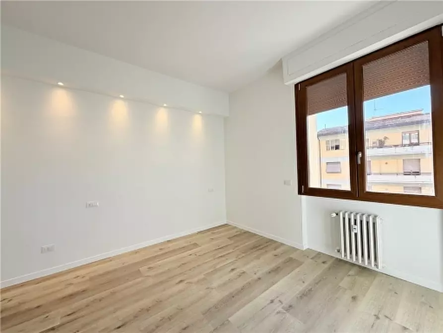 Immagine 11 di Appartamento in vendita  a Scandicci