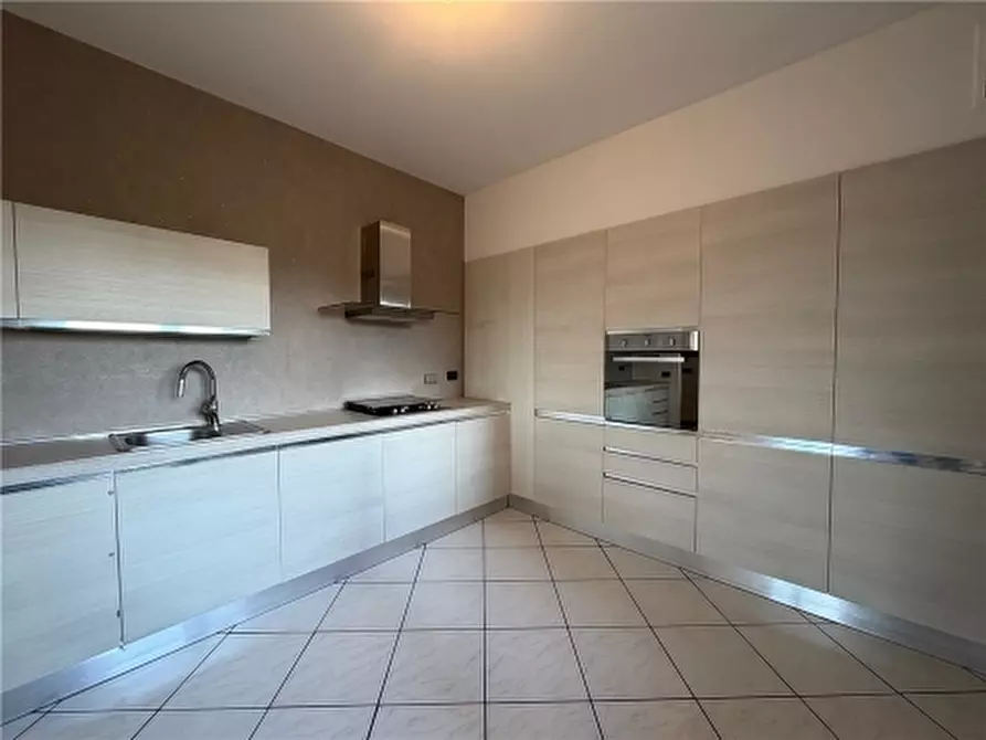 Immagine 13 di Appartamento in vendita  a Firenze