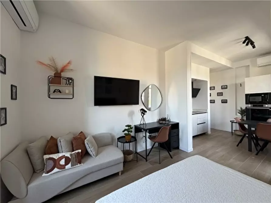 Immagine 1 di Appartamento in vendita  a Firenze