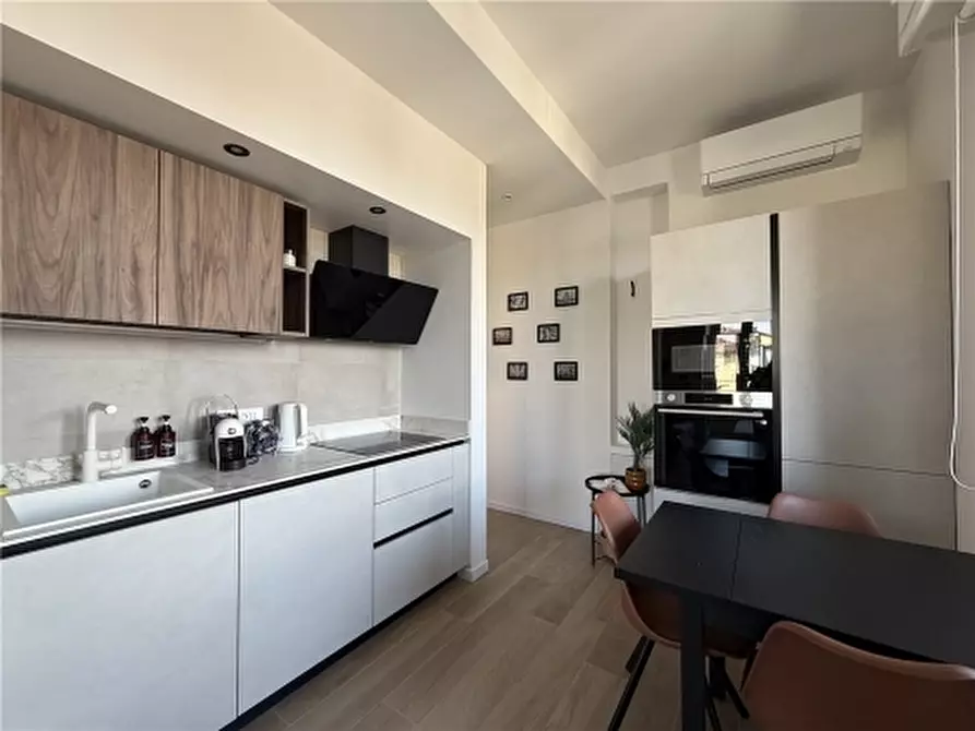 Immagine 2 di Appartamento in vendita  a Firenze