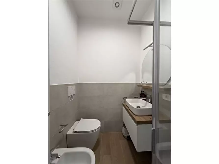 Immagine 14 di Appartamento in vendita  a Firenze