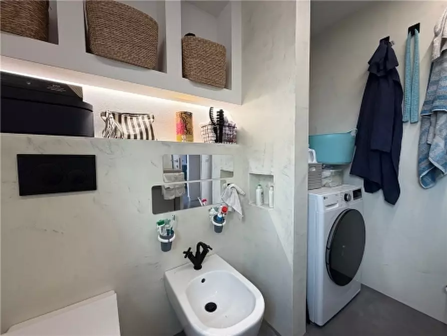 Immagine 37 di Appartamento in vendita  a Firenze