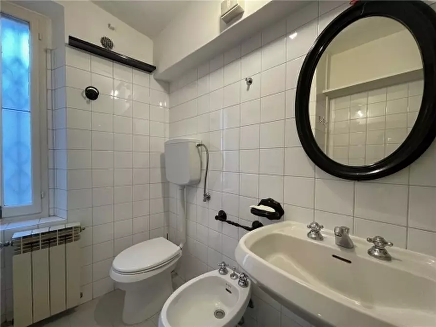 Immagine 16 di Appartamento in vendita  a Firenze