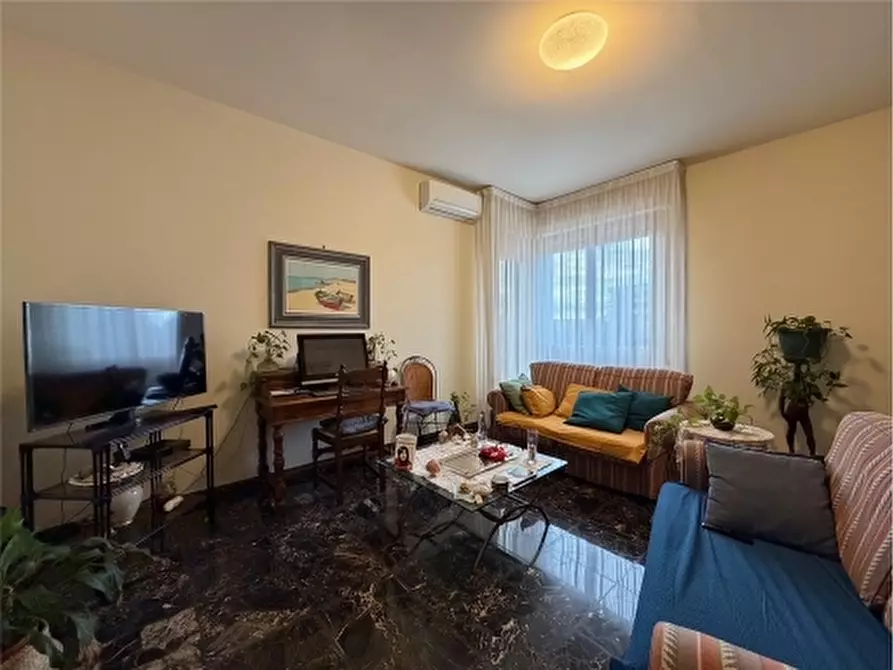 Immagine 1 di Appartamento in vendita  a Firenze