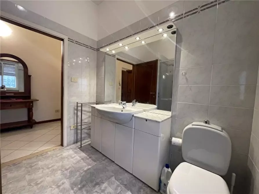 Immagine 21 di Appartamento in vendita  a Firenze