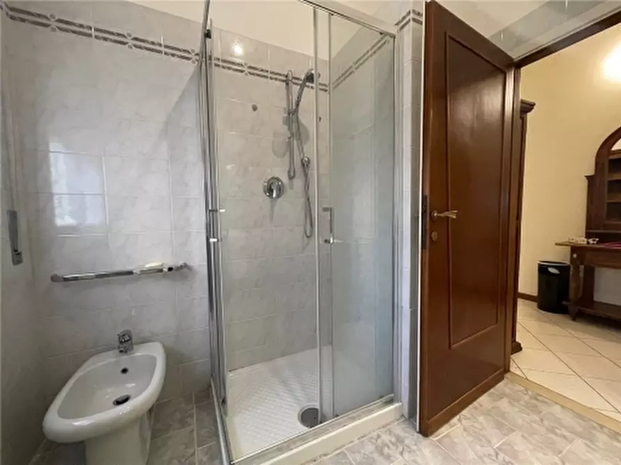 Immagine 22 di Appartamento in vendita  a Firenze