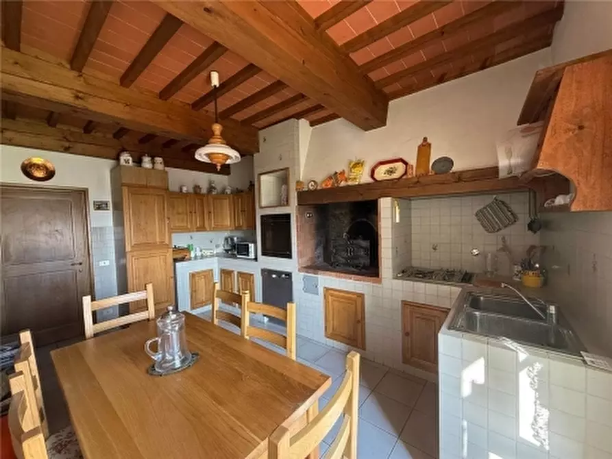 Immagine 2 di Appartamento in vendita  a Scandicci