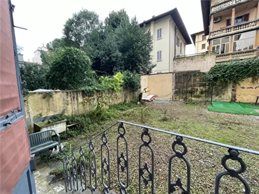 Immagine 7 di Appartamento in vendita  a Firenze