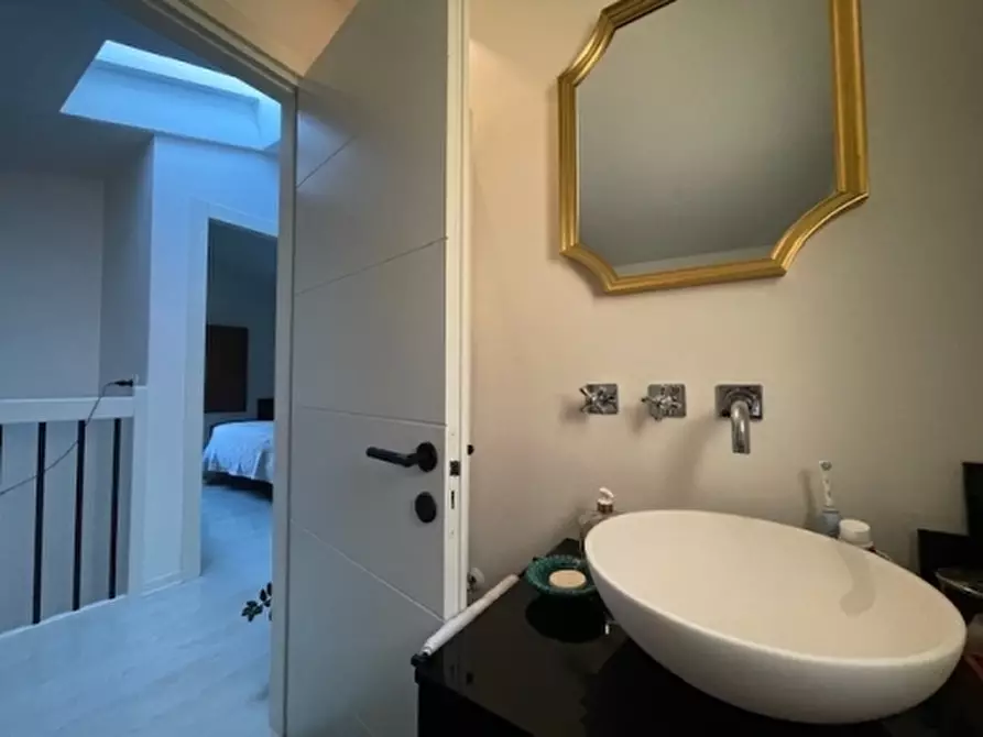 Immagine 38 di Appartamento in vendita  a Firenze
