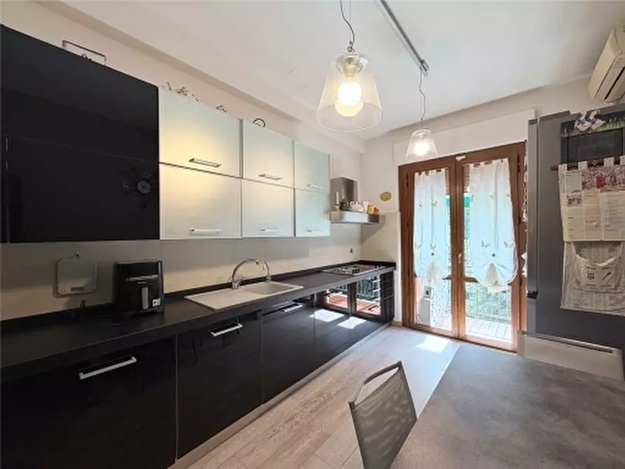 Immagine 4 di Appartamento in vendita  a Firenze