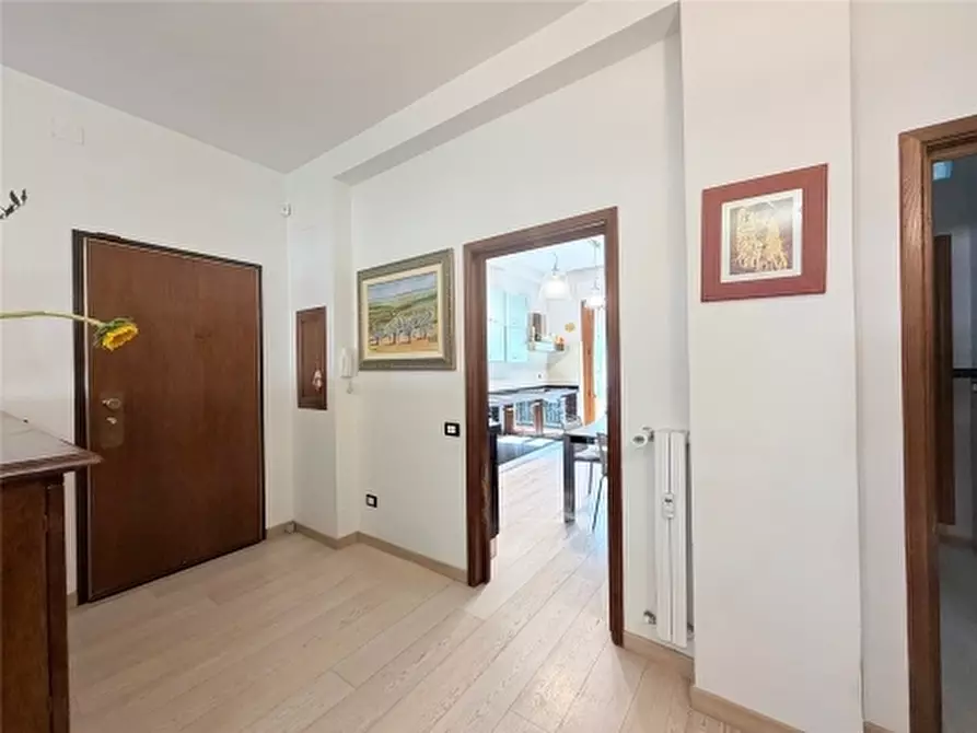 Immagine 8 di Appartamento in vendita  a Firenze
