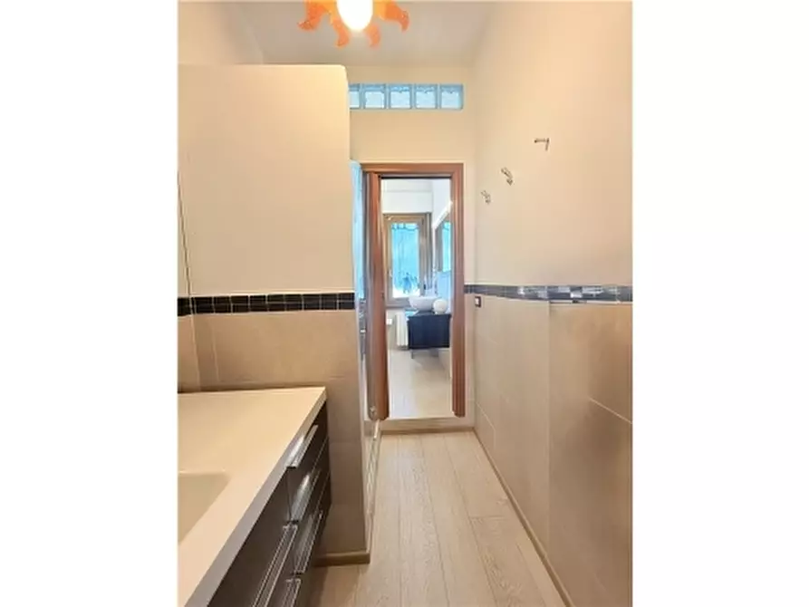 Immagine 17 di Appartamento in vendita  a Firenze