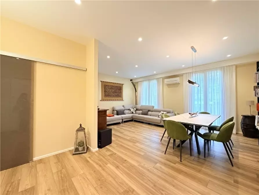 Immagine 1 di Appartamento in vendita  a Firenze