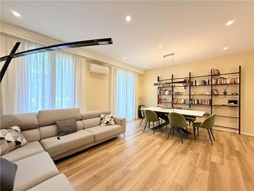 Immagine 2 di Appartamento in vendita  a Firenze