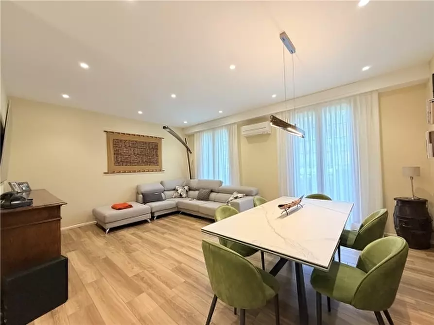Immagine 3 di Appartamento in vendita  a Firenze