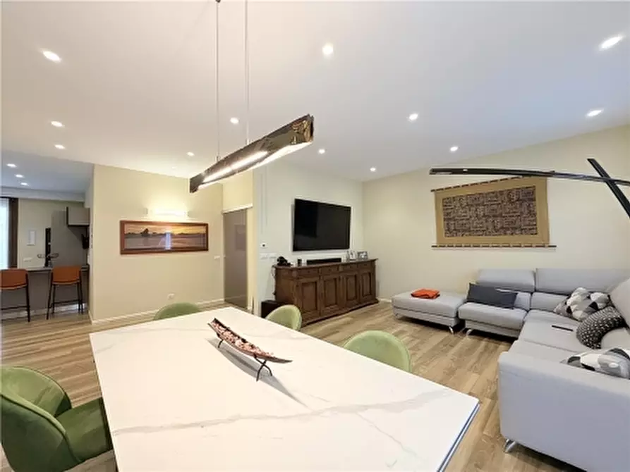 Immagine 9 di Appartamento in vendita  a Firenze