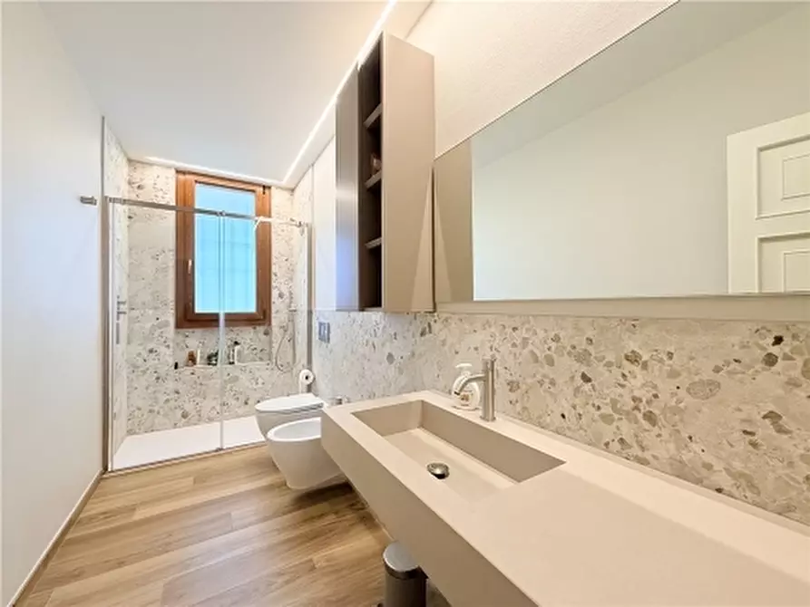 Immagine 27 di Appartamento in vendita  a Firenze