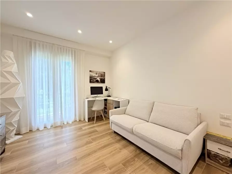 Immagine 32 di Appartamento in vendita  a Firenze