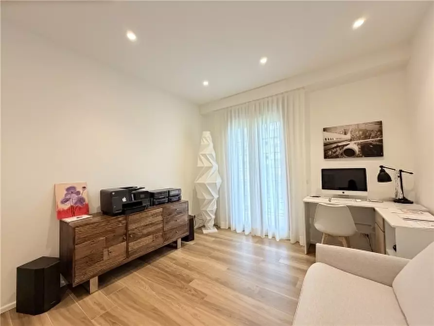 Immagine 33 di Appartamento in vendita  a Firenze