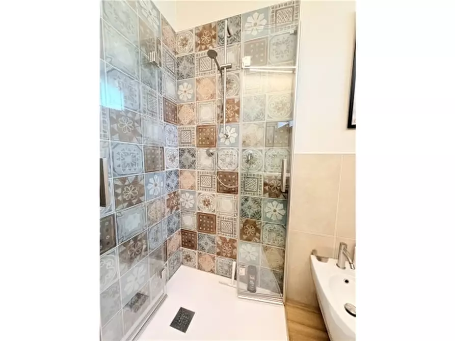 Immagine 42 di Appartamento in vendita  a Firenze