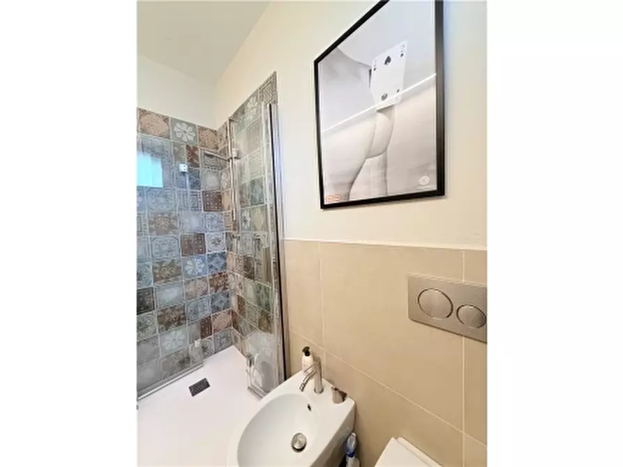 Immagine 44 di Appartamento in vendita  a Firenze