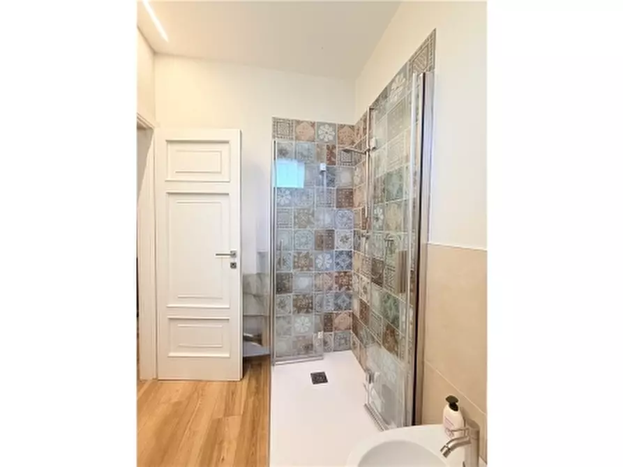 Immagine 45 di Appartamento in vendita  a Firenze