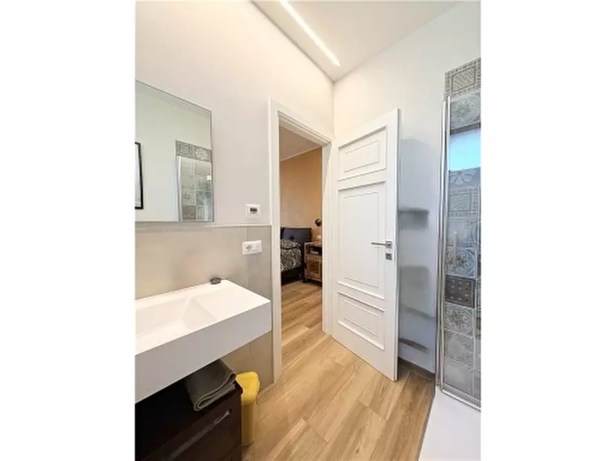 Immagine 46 di Appartamento in vendita  a Firenze
