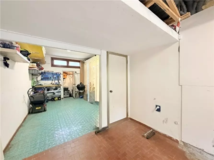 Immagine 61 di Appartamento in vendita  a Firenze