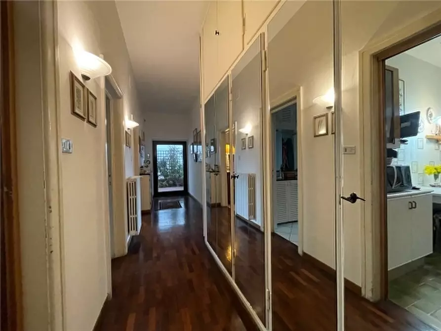 Immagine 2 di Appartamento in vendita  a Firenze