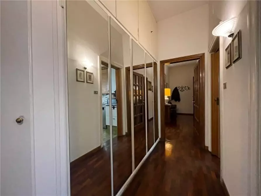 Immagine 5 di Appartamento in vendita  a Firenze