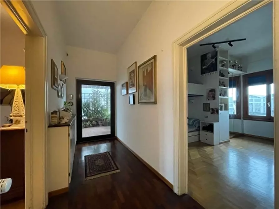 Immagine 8 di Appartamento in vendita  a Firenze
