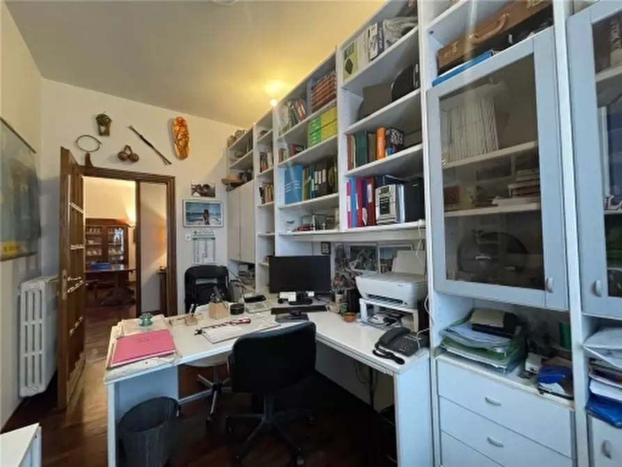 Immagine 48 di Appartamento in vendita  a Firenze