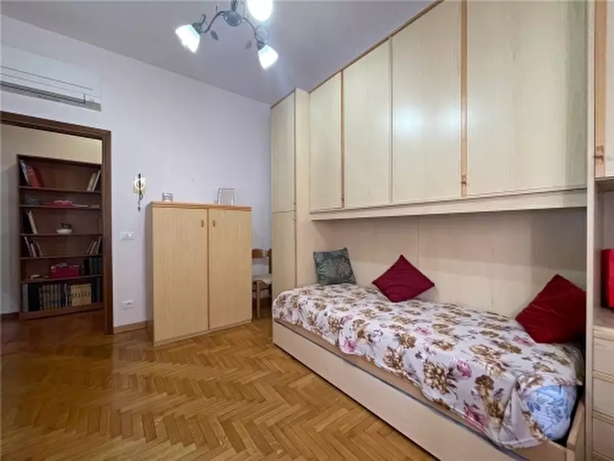 Immagine 17 di Appartamento in vendita  a Firenze