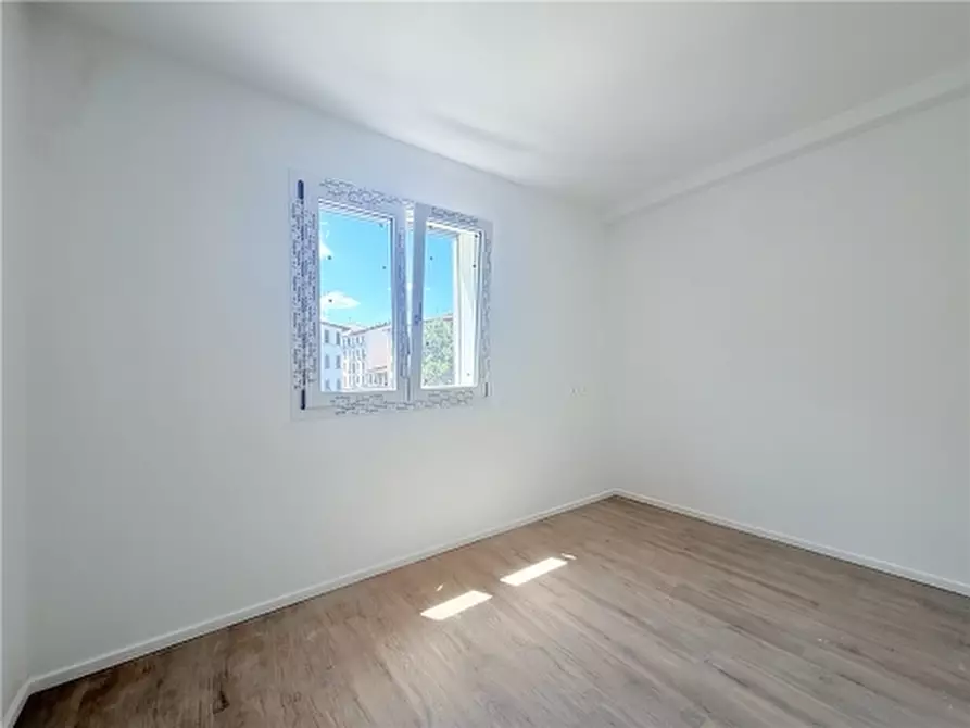 Immagine 7 di Appartamento in vendita  a Firenze