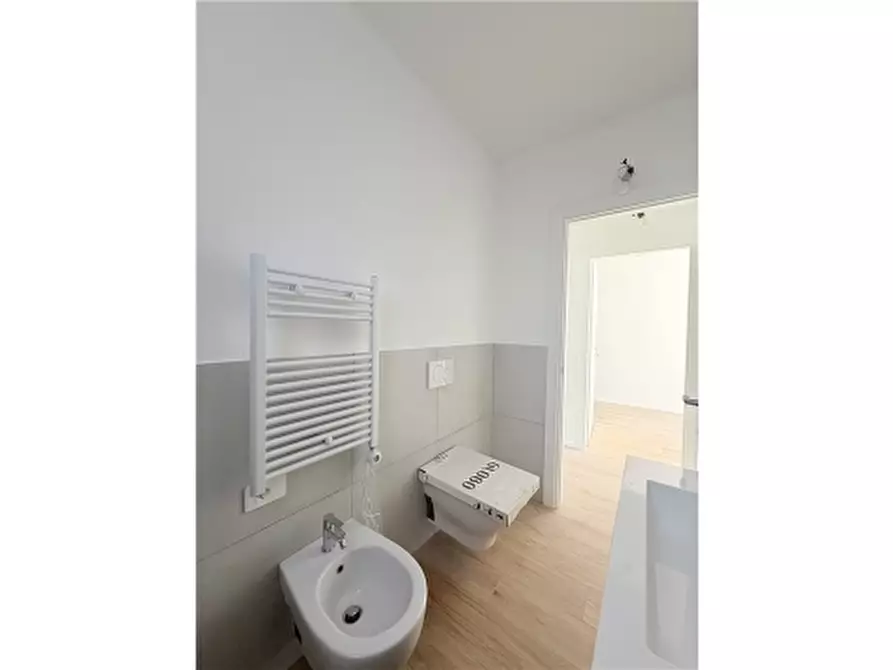 Immagine 16 di Appartamento in vendita  a Firenze