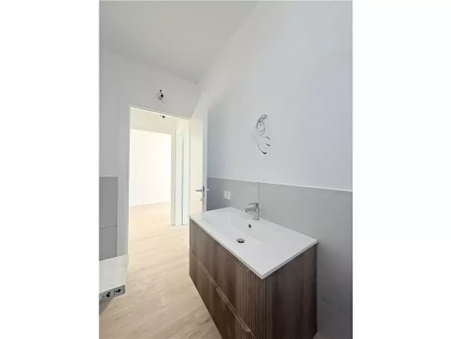 Immagine 18 di Appartamento in vendita  a Firenze