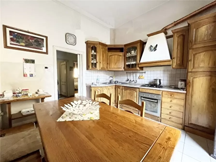 Immagine 12 di Appartamento in vendita  a Firenze