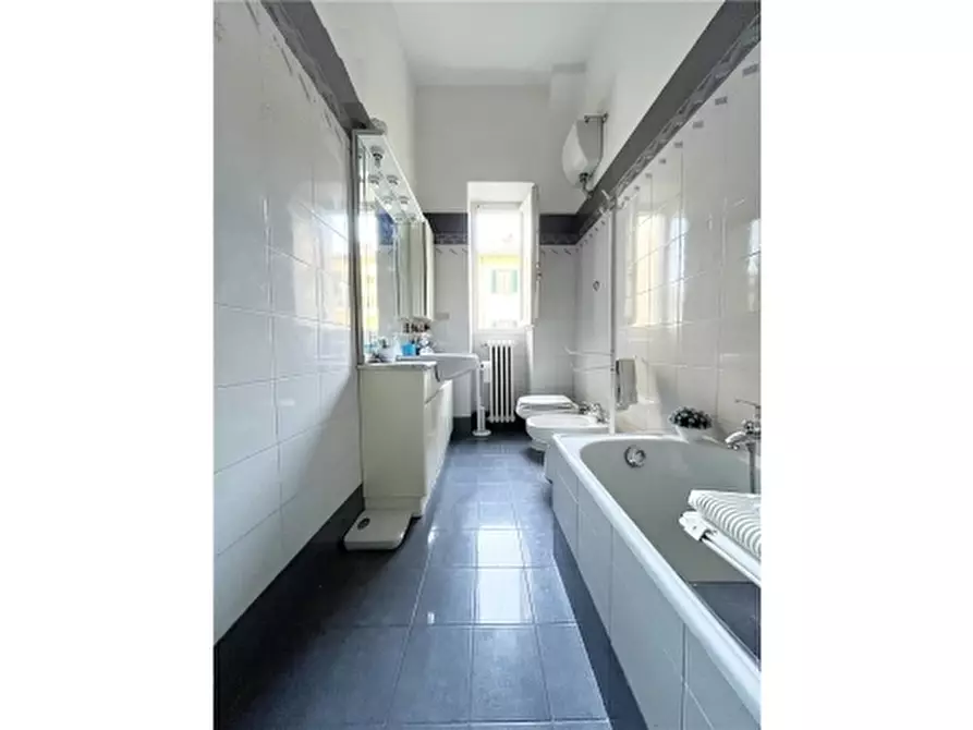Immagine 14 di Appartamento in vendita  a Firenze