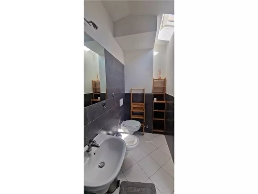 Immagine 18 di Appartamento in vendita  a Firenze