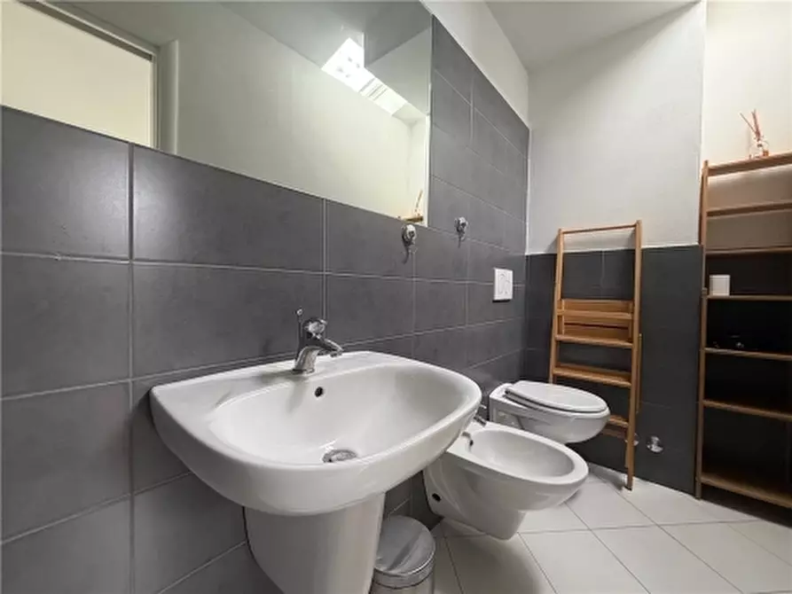 Immagine 33 di Appartamento in affitto  a Firenze