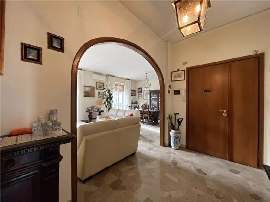 Immagine 7 di Appartamento in vendita  a Firenze