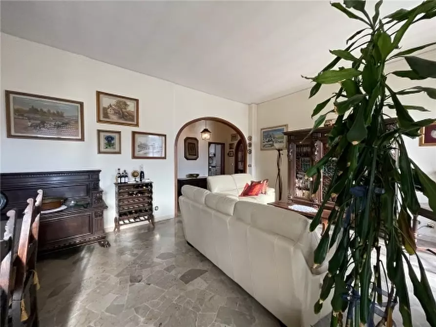 Immagine 8 di Appartamento in vendita  a Firenze