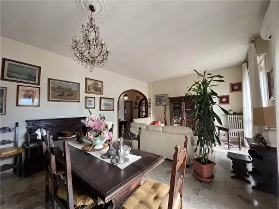 Immagine 11 di Appartamento in vendita  a Firenze