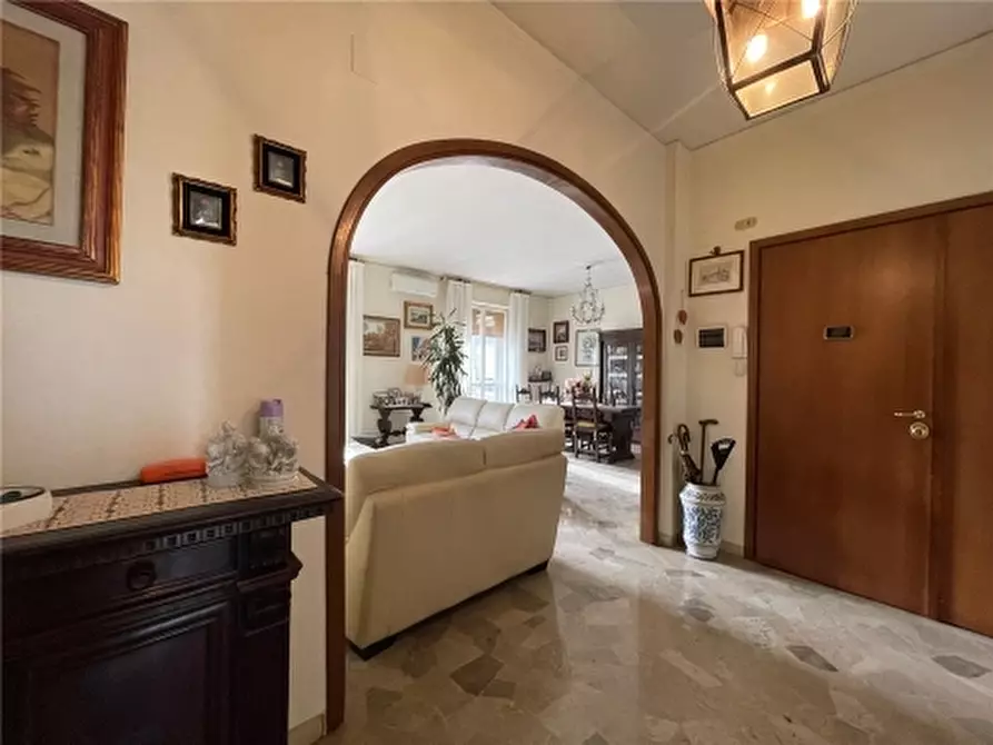 Immagine 13 di Appartamento in vendita  a Firenze