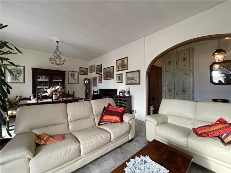 Immagine 17 di Appartamento in vendita  a Firenze