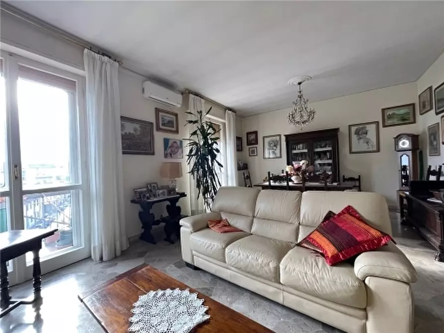 Immagine 18 di Appartamento in vendita  a Firenze