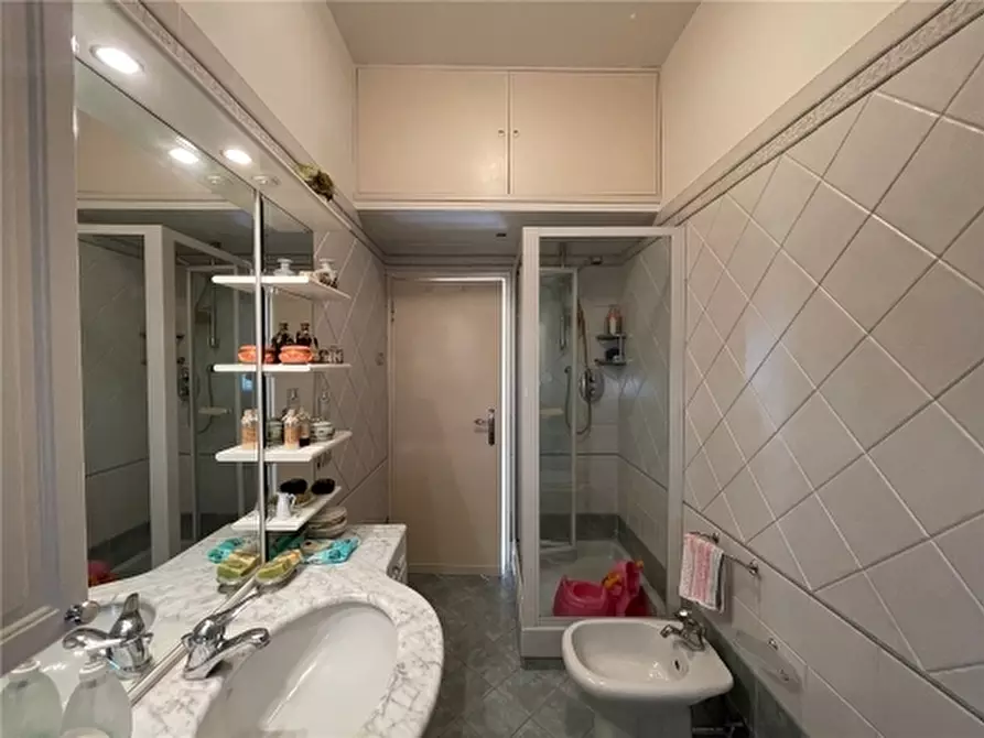 Immagine 53 di Appartamento in vendita  a Firenze