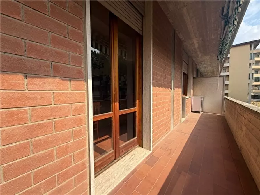 Immagine 11 di Appartamento in vendita  a Firenze