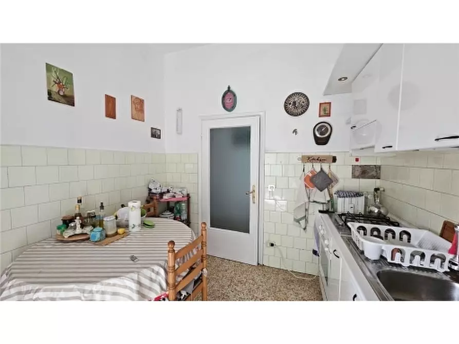 Immagine 11 di Appartamento in vendita  a Scandicci