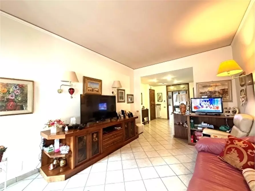 Immagine 4 di Appartamento in vendita  a Firenze